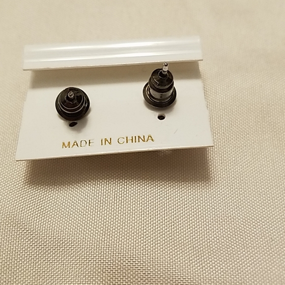 Genuine Austrian Crystal earrings. - Picture 2 of 3